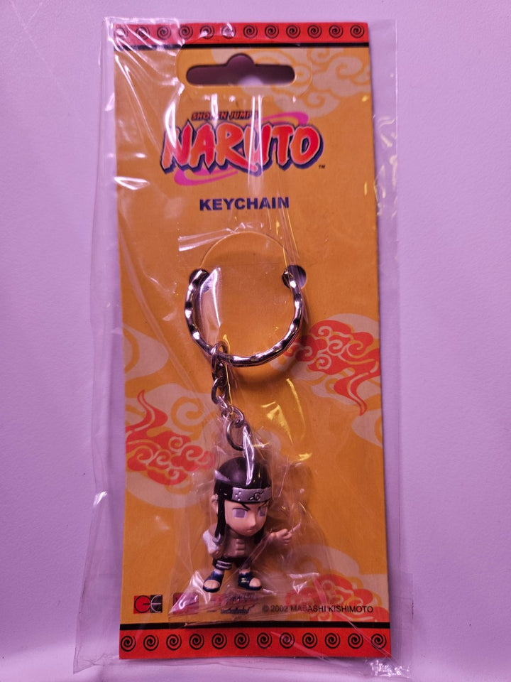 Naruto keychain packaging with character figure on a yellow background